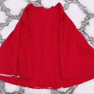 Benefit of the flounce skirt in red dots